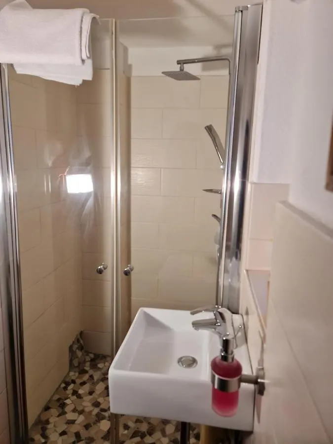Schoenste Lage Am Rhein, Behagliches Haus Mit Kamin. Cologne Germany