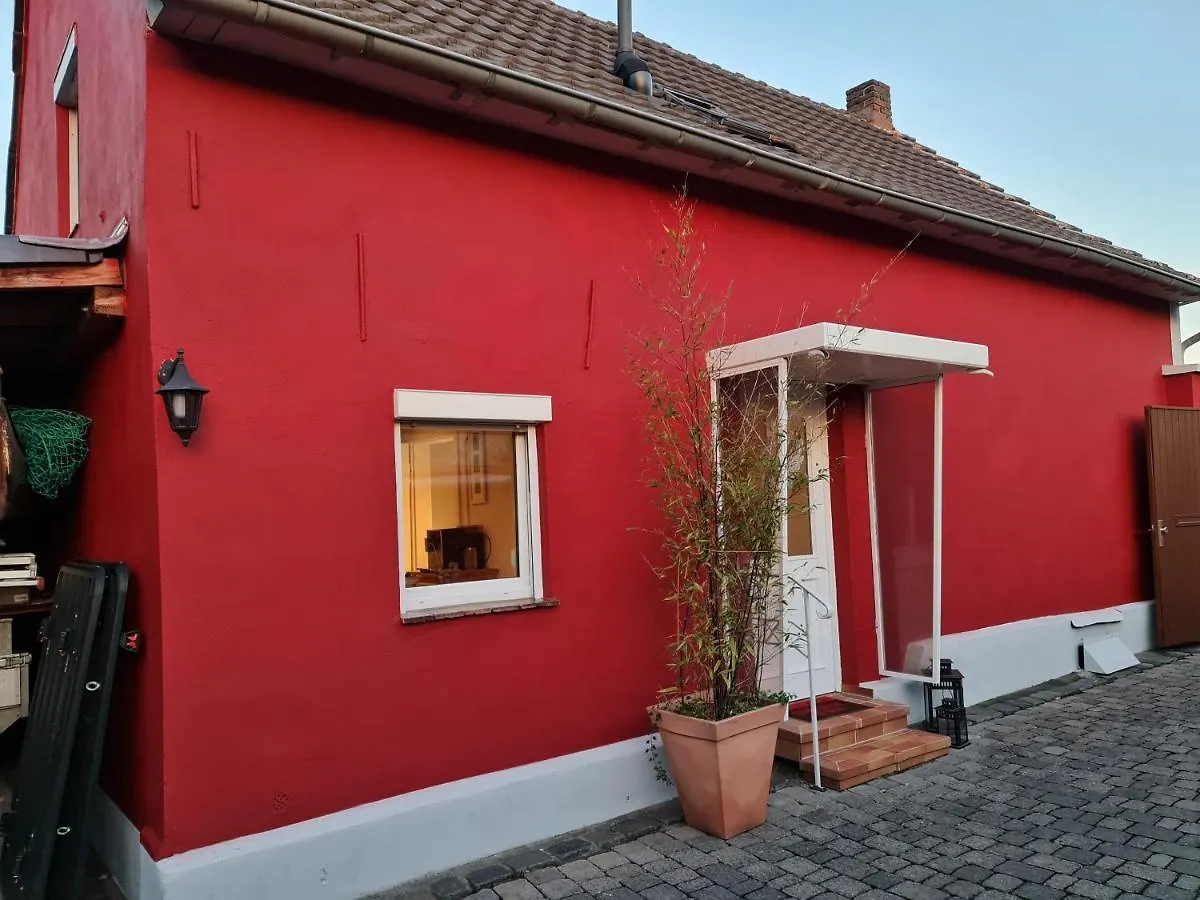 Holiday home Schoenste Lage Am Rhein, Behagliches Haus Mit Kamin. Cologne